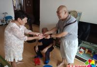 慰問(wèn)貧困低保戶，愛心傳遞暖人心